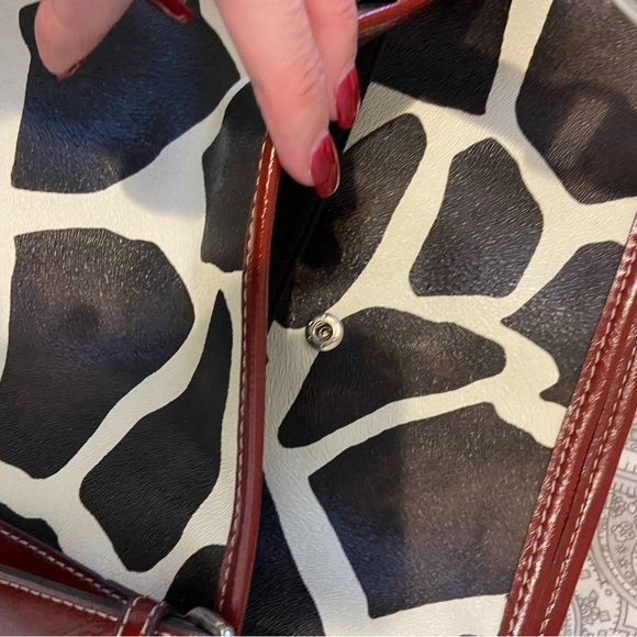 Nine & Co. Giraffe Print Tote with Red Trim & Matching Wallet - Picture 9 of 16